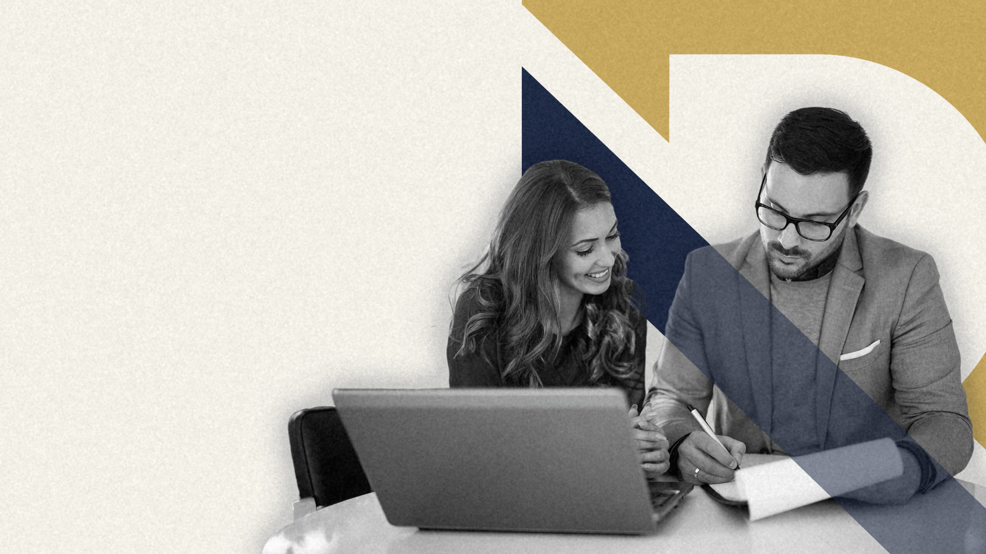 Equipe DAXIS CONSULT em ambiente executivo